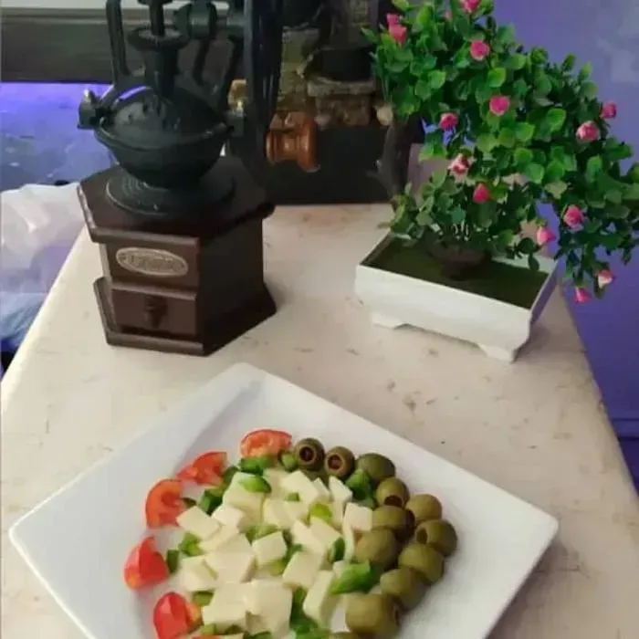 Entremés de aceitunas y queso